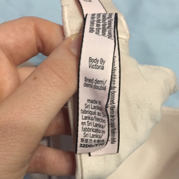 Victoria’s Secret Body Lined Demi 32DD Bra - Picture 2 of 3